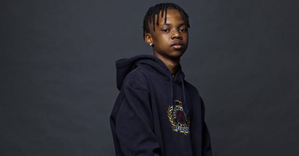 How old is Tshiamo Molobi? Age and birthday