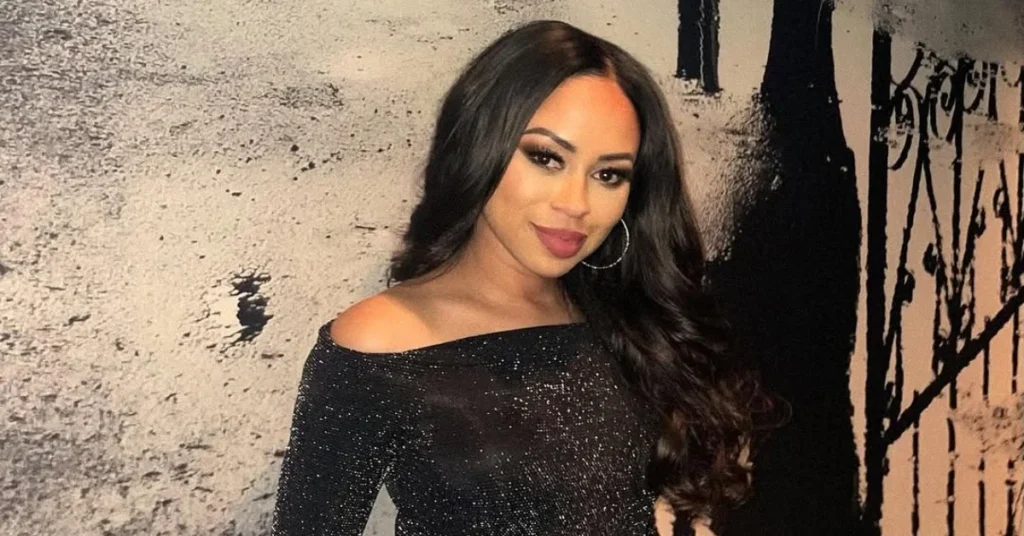 How old is Alex Holley? Age and birthday