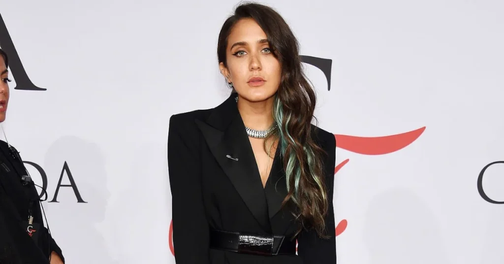 What is Jesse Jo Stark’s net worth and salary?